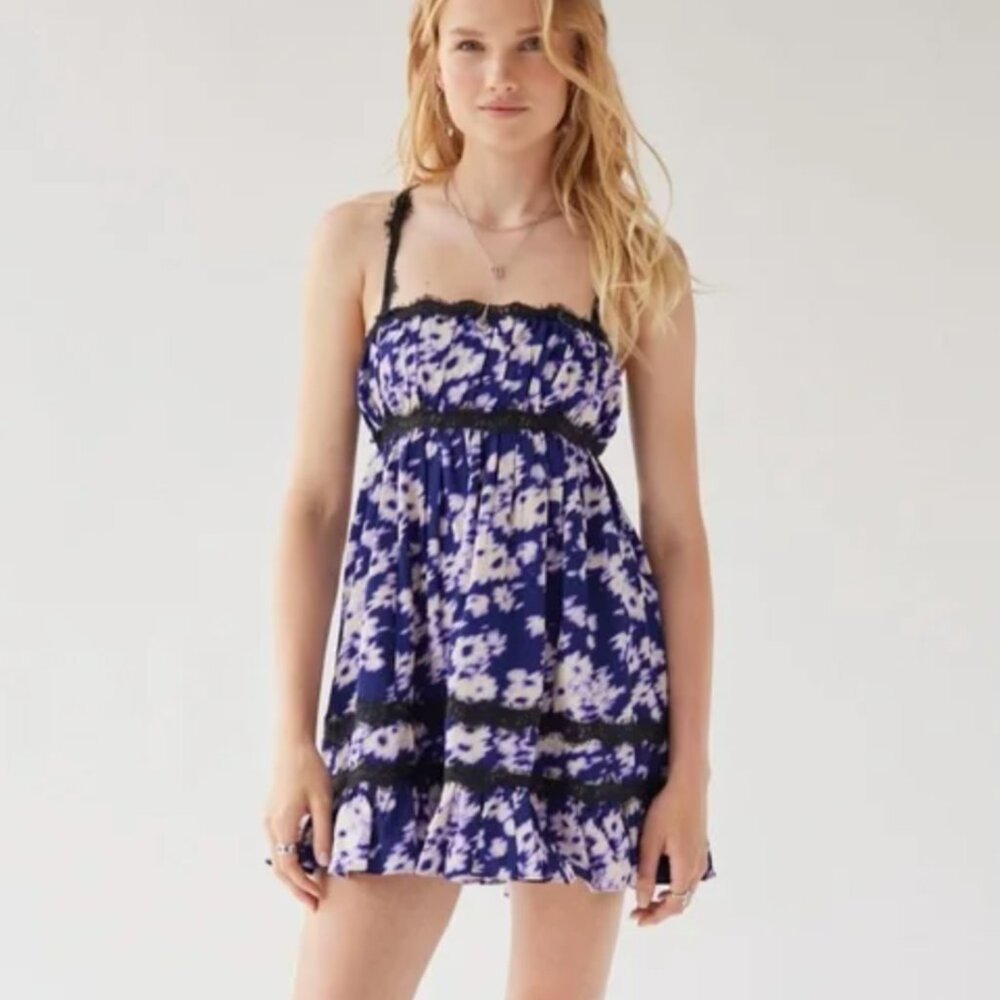 NEW Urban Outfitters Eliana Strappy-Back Floral Babydoll Dress Size Medium